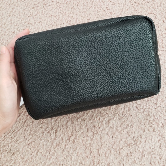 NWT Macy's Black Dopp Kit Toiletries Travel Bag with Top Detail and Zipper - Picture 9 of 16